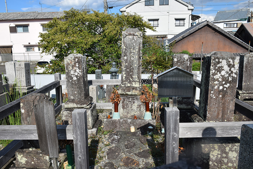 天誅組の足跡を訪ねて。 その10 「五條代官 鈴木源内墓所」_e0158128_17505757.jpg