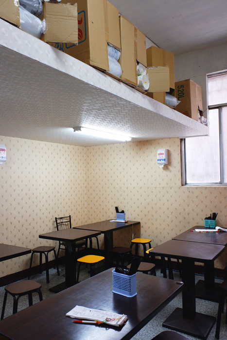 剥皮寮歴史街区と遅い昼食〜台北9_b0175635_10070876.jpg