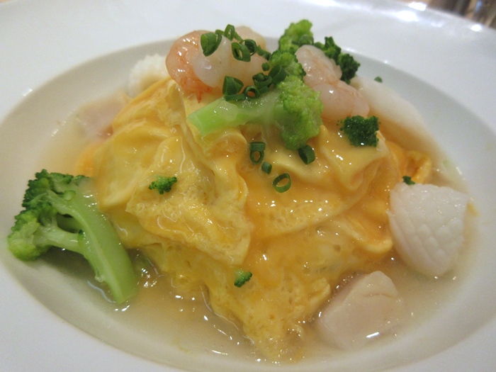 【京橋千疋屋】思った以上に美味しかったシーフードあんかけオムライス_b0009849_17213582.jpg