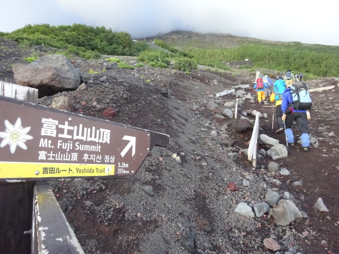 暴風雨の富士山　頂上_b0124306_17232739.jpg