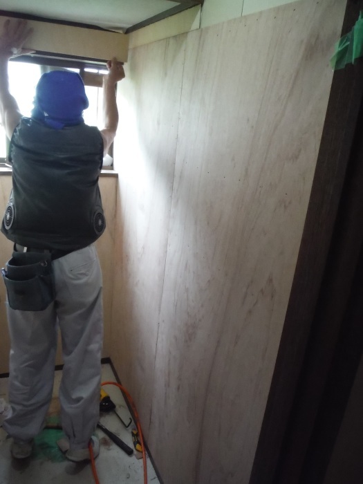 トイレ内装 リフォーム ~ 壁工事。_d0165368_03525490.jpg