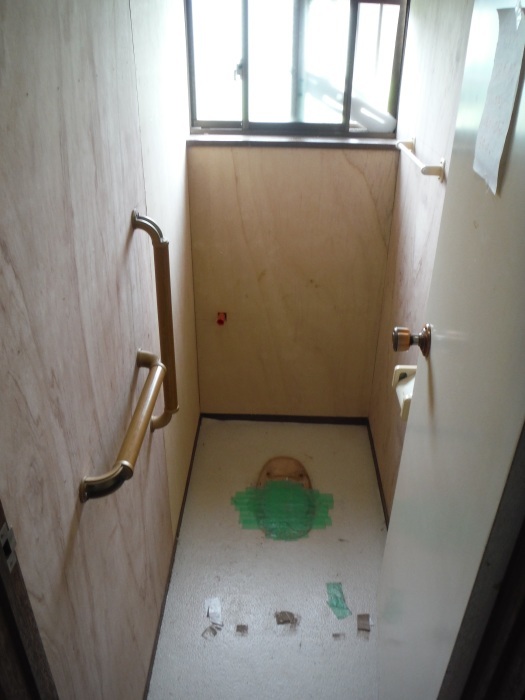 トイレ内装 リフォーム ~ 壁工事。_d0165368_03533058.jpg