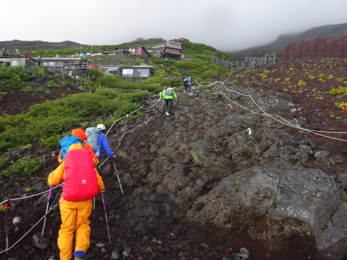 暴風雨の富士山　頂上_b0124306_12304238.jpg