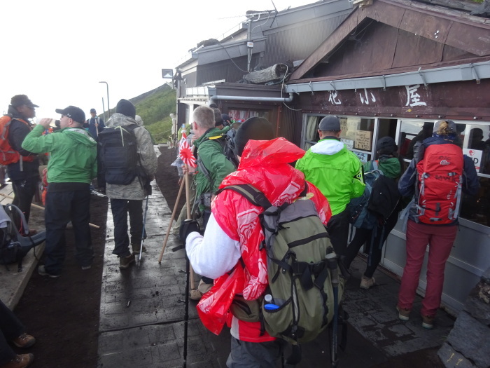 暴風雨の富士山　頂上_b0124306_12312612.jpg