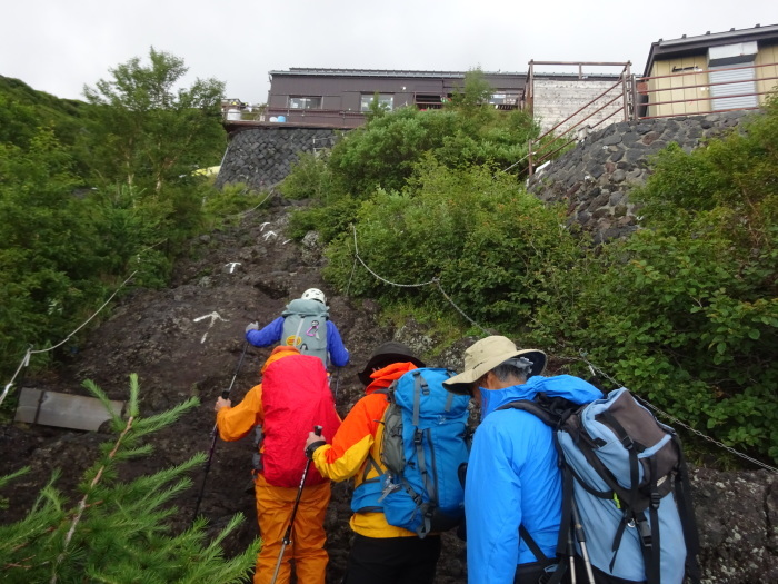 暴風雨の富士山　頂上_b0124306_12355454.jpg