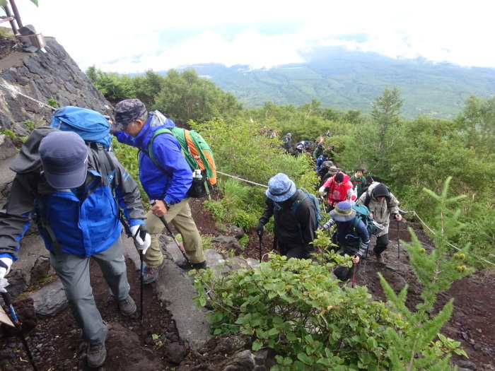 暴風雨の富士山　頂上_b0124306_12365501.jpg