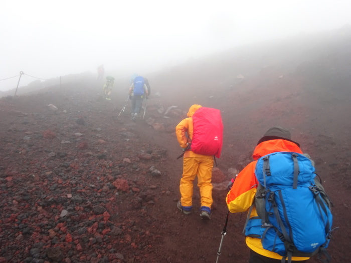暴風雨の富士山　頂上_b0124306_11030646.jpg