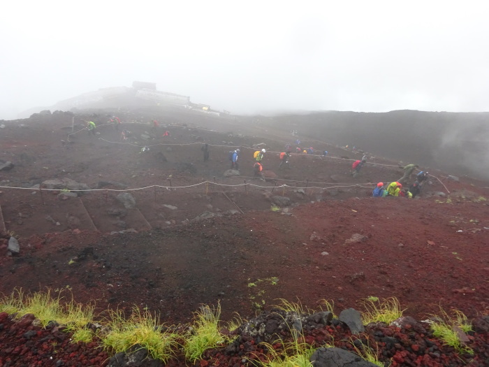 暴風雨の富士山　頂上_b0124306_11050000.jpg