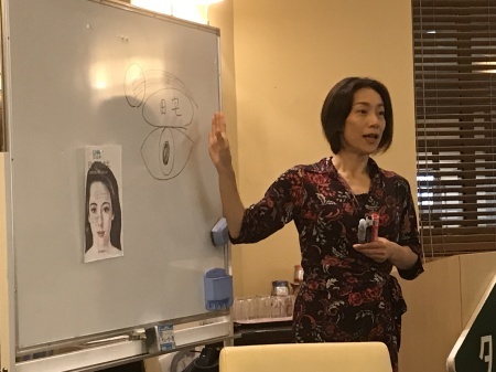 「運を引き寄せる眉の書き方」_f0228188_04292354.jpg