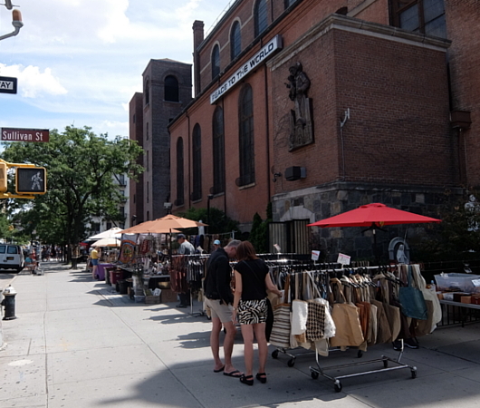 大きな革製のカバンがたったの25ドル⁉ St. Anthony\'s Flea Market_b0007805_00404904.jpg