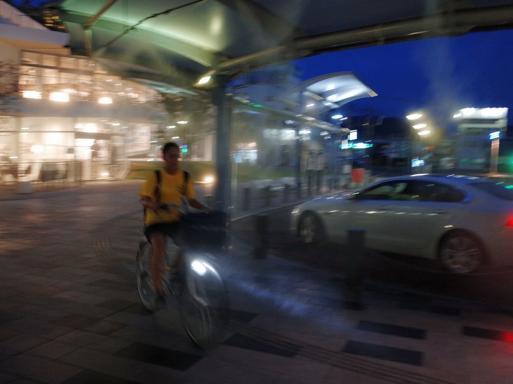 太田駅北口。宵闇に霧が捲いていい感じ♪　GRでスナップ！_a0031821_14043831.jpg