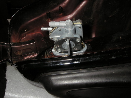 KAWASAKI W650+ワトソニアンGP-S 長期に乗らずにいたために不動 1)_e0218639_11400905.jpg
