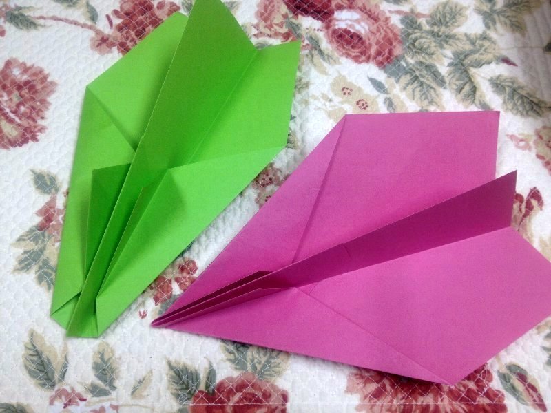 紙飛行機やブーメラン 空を飛ばすもの ガジャのねーさんの 空をみあげて Hazle Cucu