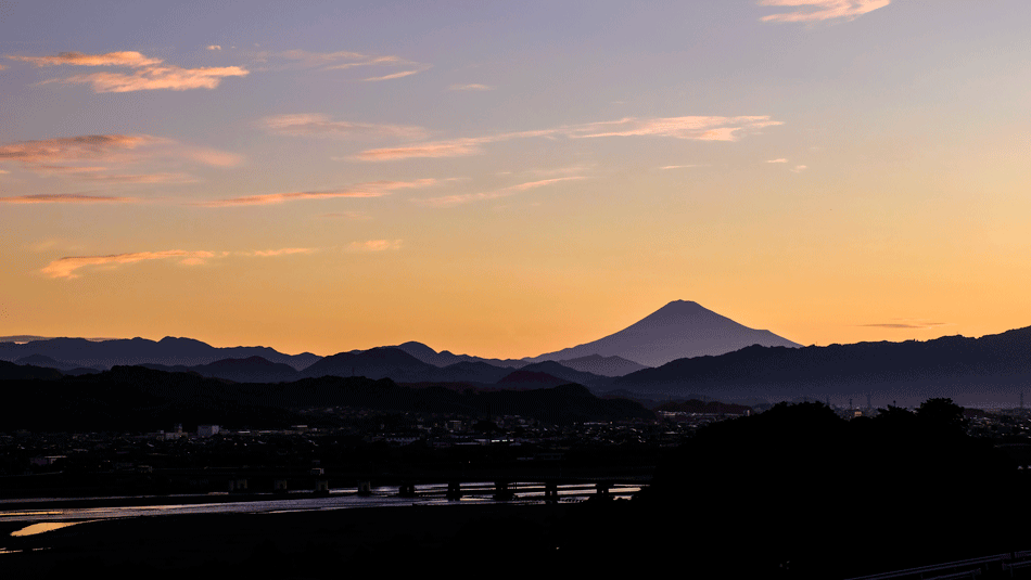 静かな朝　　対岸からの富士山_e0243382_06185584.gif