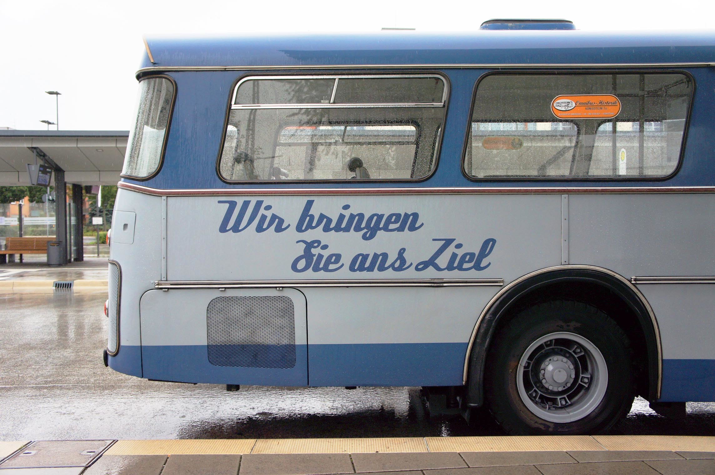 １９６７年製のバス_e0175918_22073564.jpg