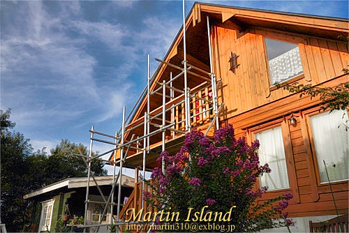 屋根まで届け 単管足場 母屋の外壁塗装 Martin Island 空と森と水と 屋根まで届け 単管足場 母屋の外壁塗装 Martin Island 空と森と水と