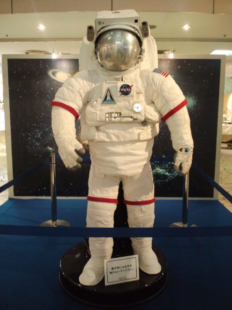 NASAの宇宙服です!! : ミチとのSo-Good NASAの宇宙服です!! : ミチとのSo-Good