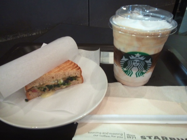 【スタバとタリーズ】_b0009849_16451762.jpg