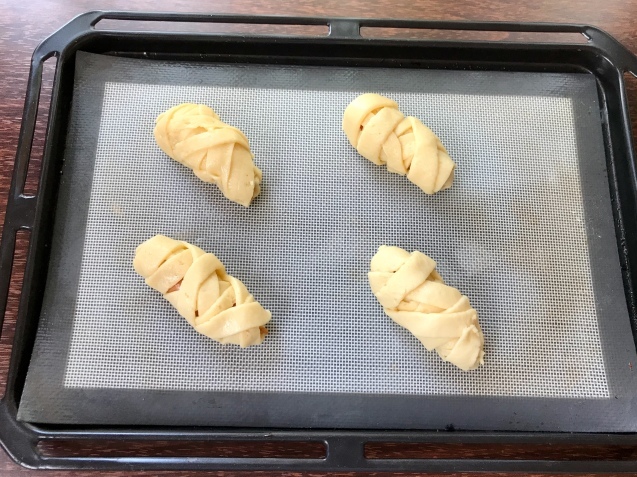 ホットケーキミックスdeミイラ男のウインナーロール♡_e0141159_16450841.jpeg