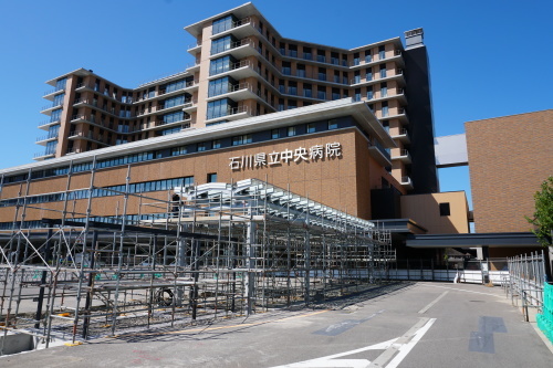 進捗状況「石川県立中央病院建設工事（歩道ルーフその２）」_d0095305_16163531.jpg