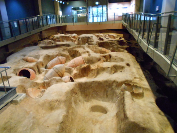 金隈弥生遺跡は 卑弥呼の時代まで六百年間継続し、136 体の人骨が出土_a0237545_17422390.jpg