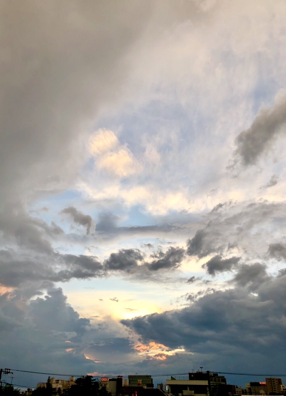 ９月１１日 夕方 土砂降りの雨と凄い雷が鳴りました ブログ 吉祥寺 欧夢 アンティークとともに