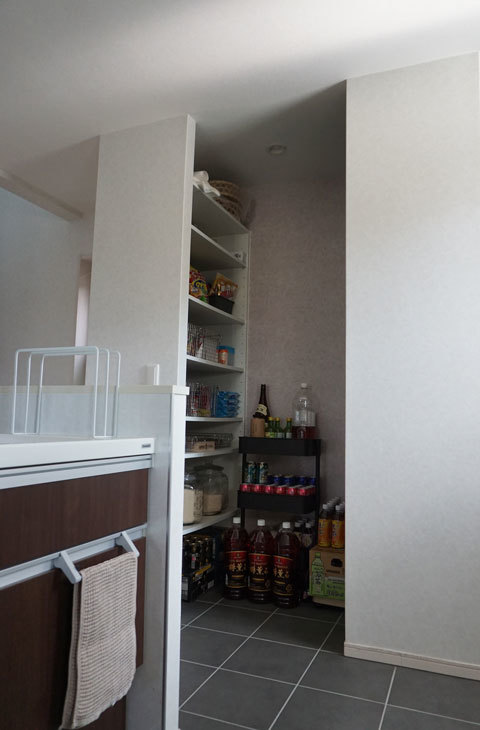 パントリーにロールスクリーンを設置 そらたび