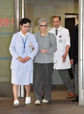 灰色の服を着る皇族_c0385678_12573398.jpg