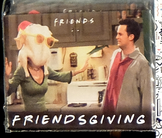 人気ドラマ『フレンズ』の名場面、ターキー・ヘッドがグッズに