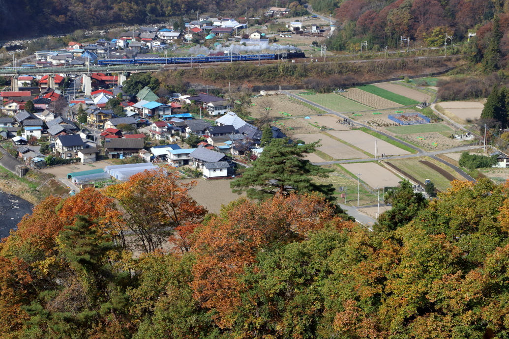 秋晴れに赤い山と青い客車 - 2018年・上越線 -_b0190710_22030310.jpg