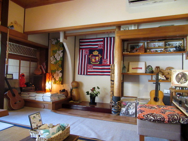 奥河内・音CAFE HENOHENO * 古民家×ハワイアンなカフェのロコモコランチ♪_f0236260_00244622.jpg
