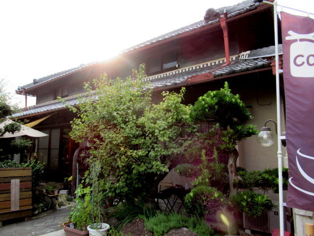 奥河内・音CAFE HENOHENO * 古民家×ハワイアンなカフェのロコモコランチ♪_f0236260_00325374.jpg