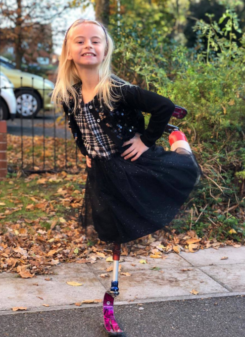NYFWの奇跡、両足義足の９歳の少女デイジーちゃんがファッション・モデル⁉_b0007805_23320547.jpg
