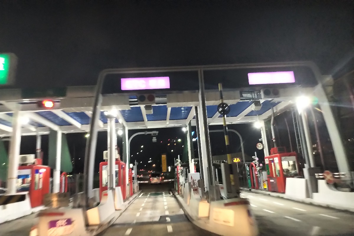今日は朝一番で新車の..._a0159215_23543822.jpg