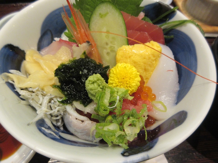 【いろはな】彩り海鮮丼1490円_b0009849_19275980.jpg