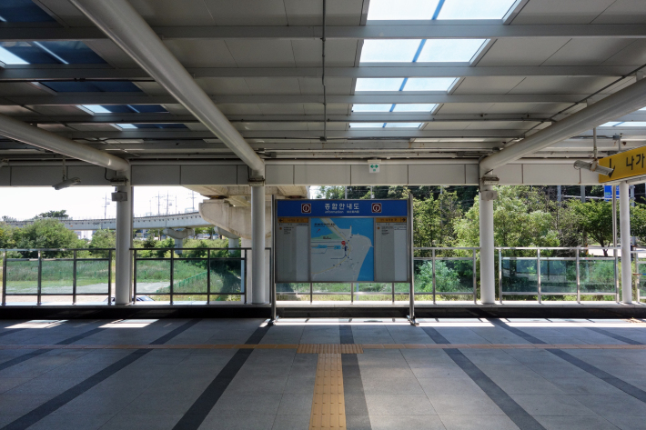 仁川空港から無料の磁気浮上鉄道(リニアモーターカー 자기부상철도 Maglev)に乗って龍遊(ヨンユ 용유)の海を見て来ました_f0117059_17431072.jpg
