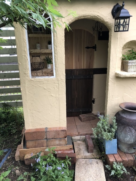 Diy 小屋もどき プランター取り付けとレンガ積みが終わりました 小さな棲家