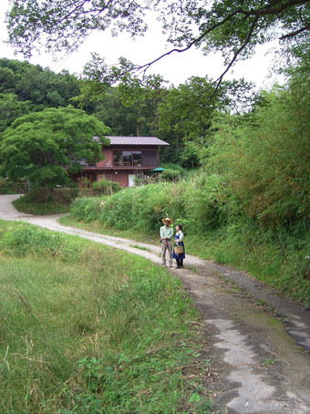 窓ガラスが割れただけの千葉県鋸南町の「中佐久間の家」_c0195909_10380502.jpg