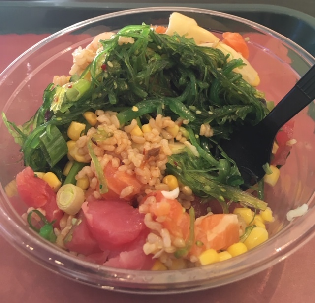最近流行のポキ丼_e0350971_13345199.jpg
