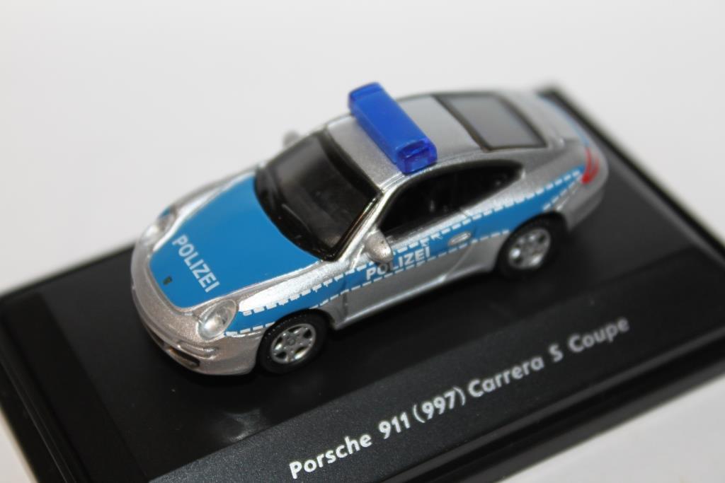 1/87 Schuco PORSCHE 911 Carrera S EMERGENCY MODEL #2_b0285587_05041362.jpg