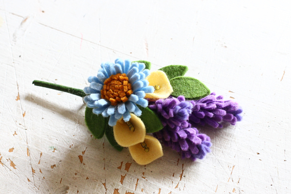 フェルトで作るお花コサージュ イングリッシュラベンダー フェルタート R オフフープ R 立体刺繍作家pienisieniのブログ