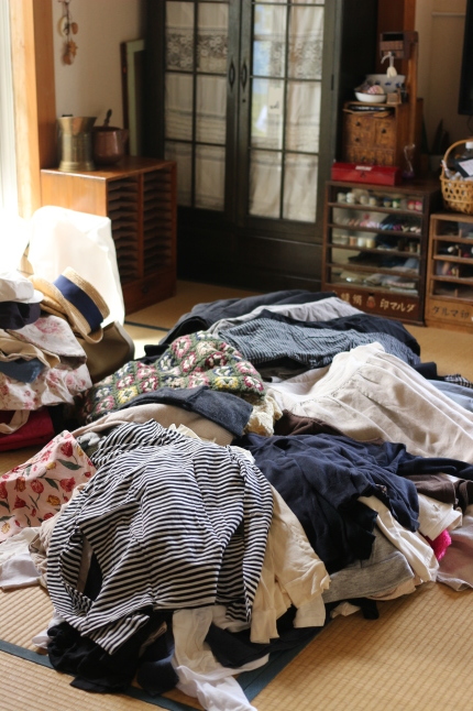 衣類のお片づけ ～片づけは「場所別」ではなく「モノ別」に進める～_f0354014_15223048.jpg