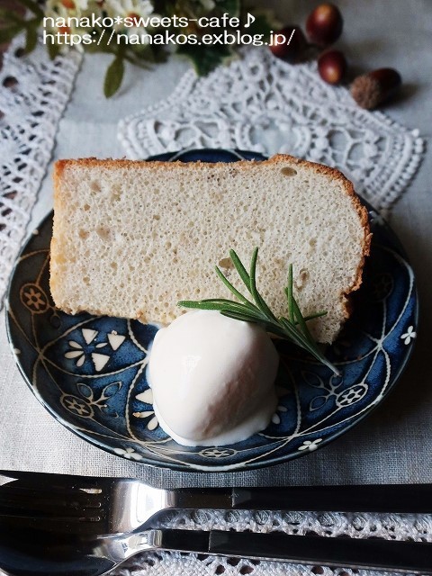 バナナシフォンケーキバニラアイス添え Nanako Sweets Cafe バナナシフォンケーキバニラアイス添え Nanako Sweets Cafe