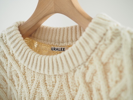 AURALEE -HARD TWIST MERINO ARAN KNIT PULLOVER- : Chalt AURALEE -HARD TWIST MERINO ARAN KNIT PULLOVER- : Chalt