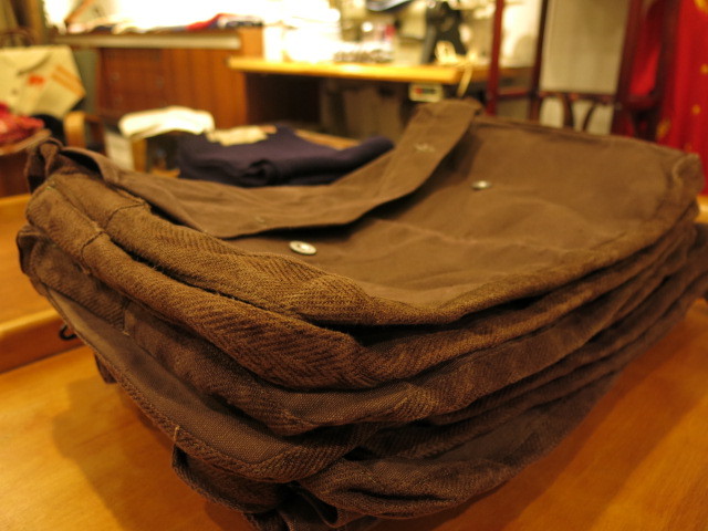 \"FRENCH ARMY SHOULDER BAG\"ってこんなこと。_c0140560_15113339.jpg