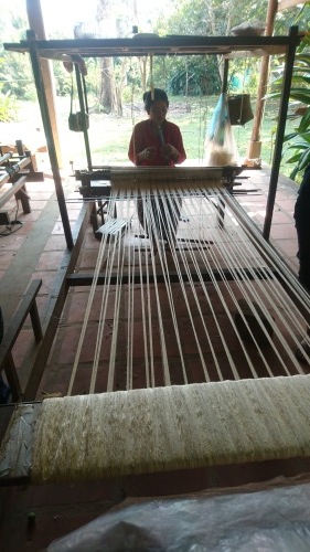 カンボジアに伝統織物の村をつくった日本人。_c0113585_14201934.jpg