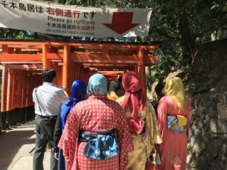 初めての伏見稲荷大社へ 連れてって貰う_a0346704_19154241.jpg