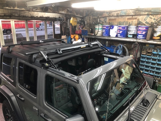 9月19日　ラングラーJLにサンライザートップ取付_d0001708_17512257.jpg