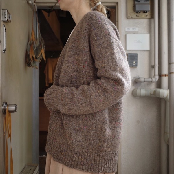 ニットのカーディガン_d0364239_21240168.jpg