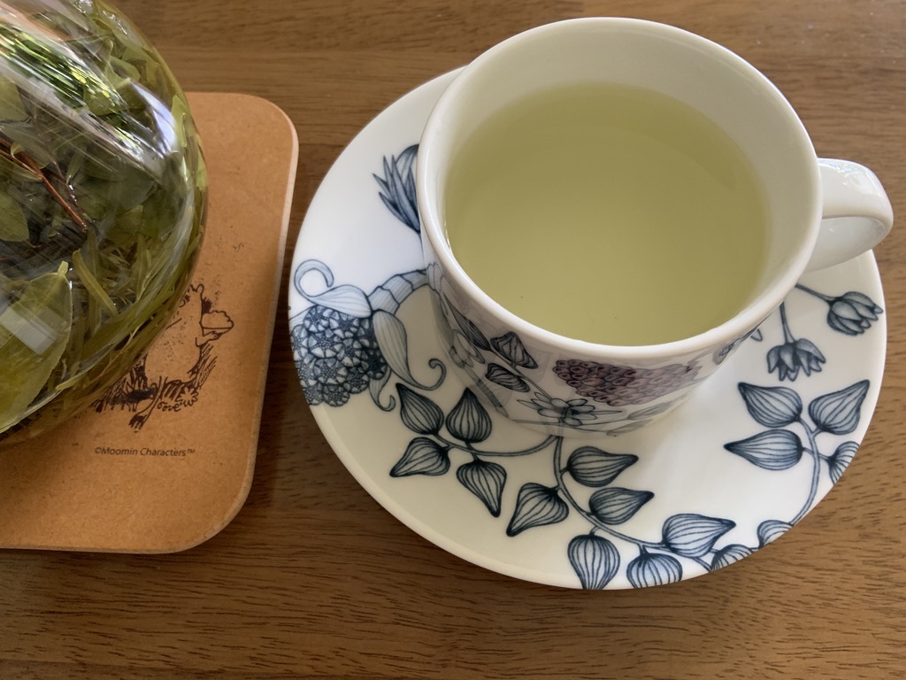 レモンティートゥリーとライムリーフのハーブtea_b0349795_10155989.jpg